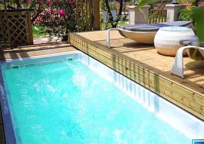 2020 Lastest Hot Sale Factory Price PC Automatic Swimming Pool Cover With A Roller 1